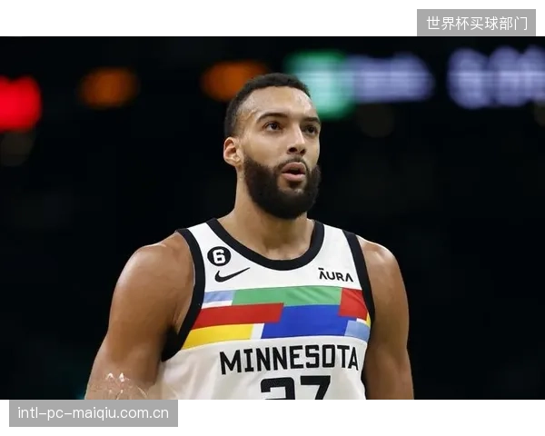 查尔斯成历史篮板王，其稳定的内线贡献是多个时代球队的支柱。